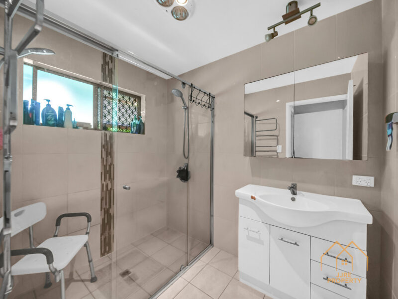 Flood-Free 4-Bedroom brick Home on 603m² – Ideal for Investors or Owner-Occupiers